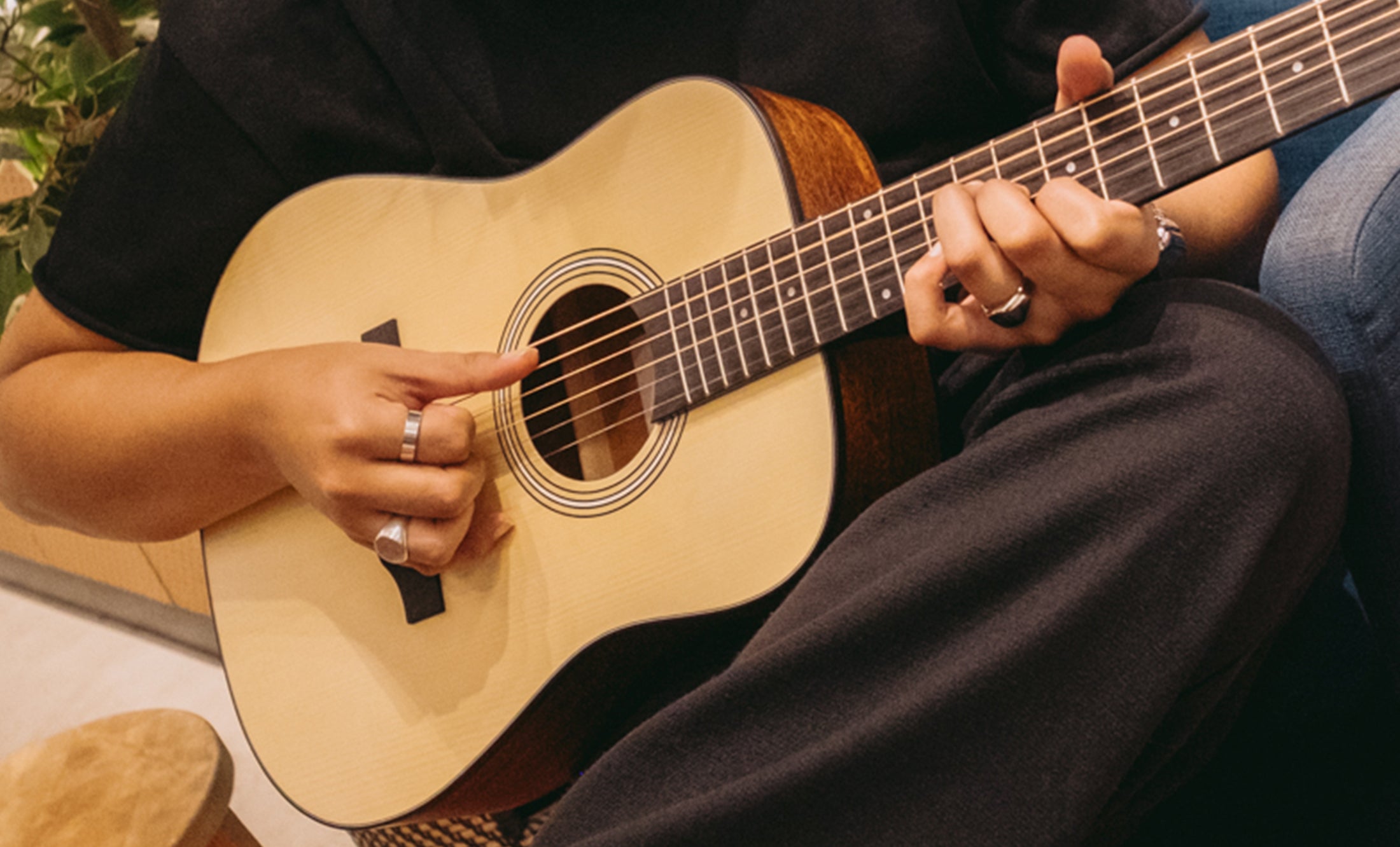 Acoustic Guitar Buying Guide | Swee Lee Brunei